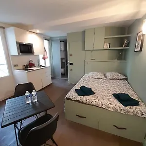  Apartment Studio Equipe Metro Abbesses A Montmartre